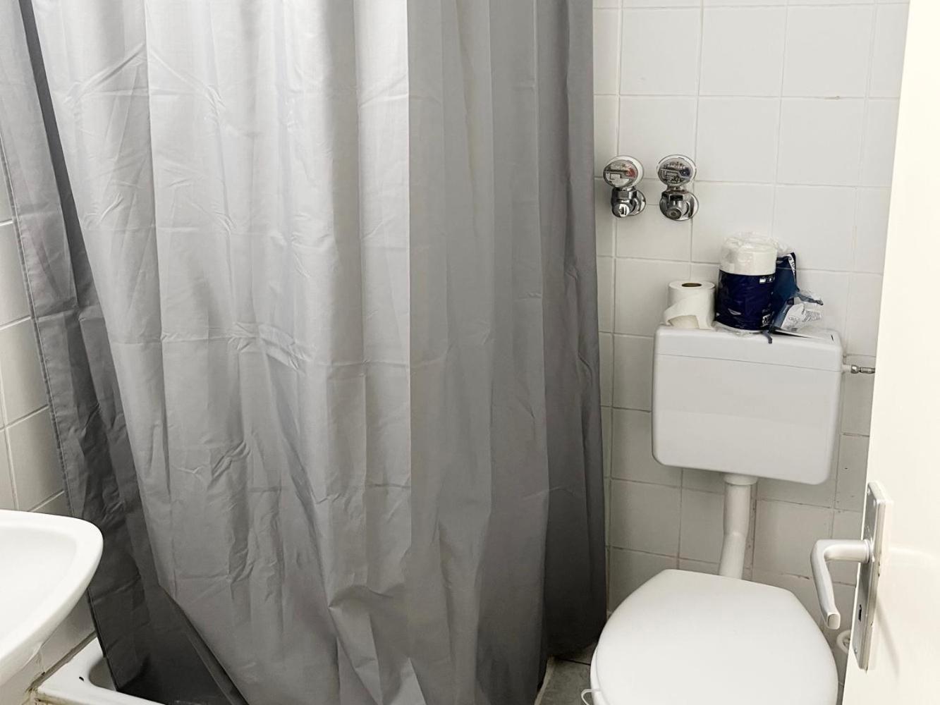 Budget Apartment *