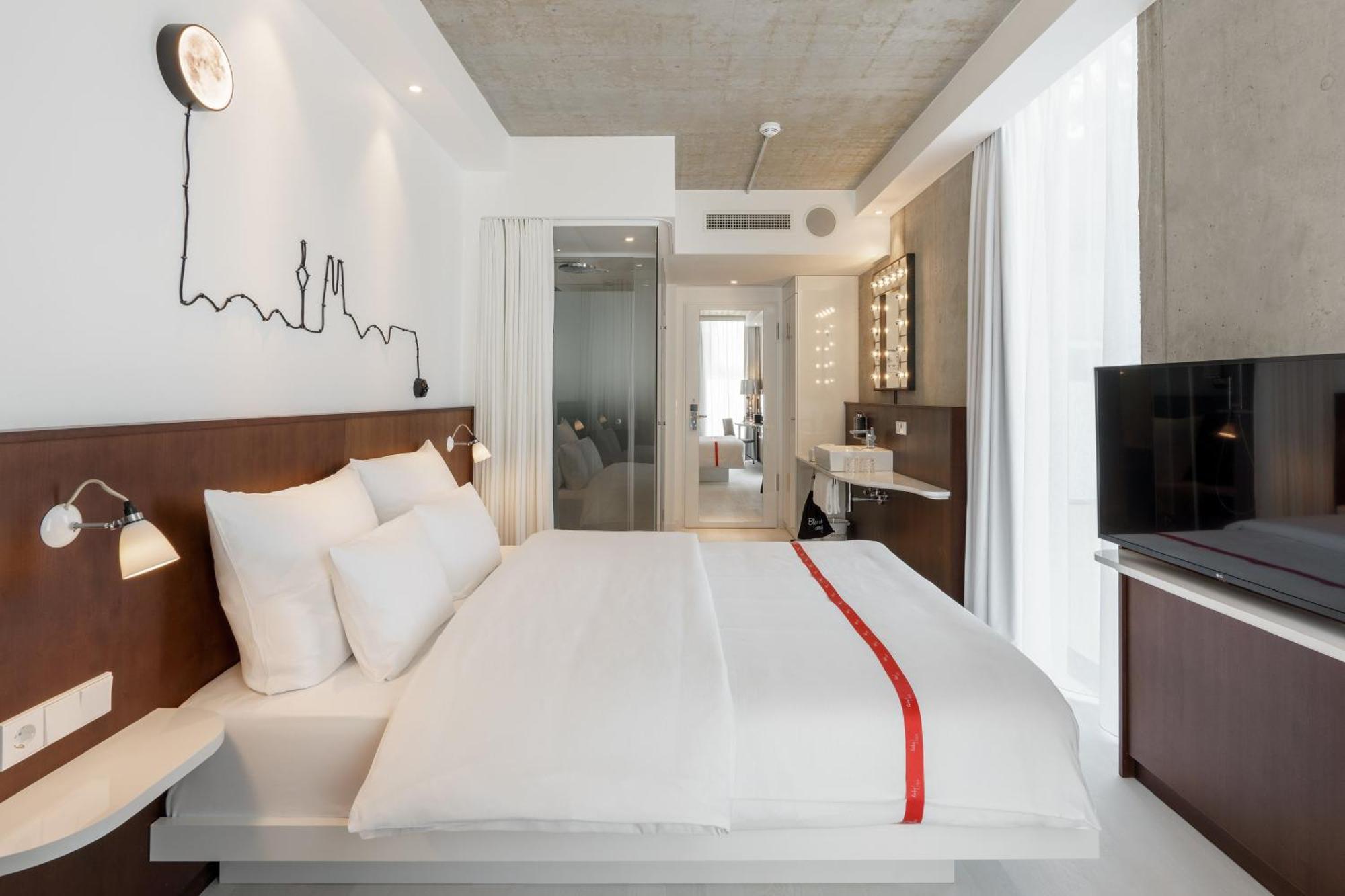 Ruby Ella Hotel 4*