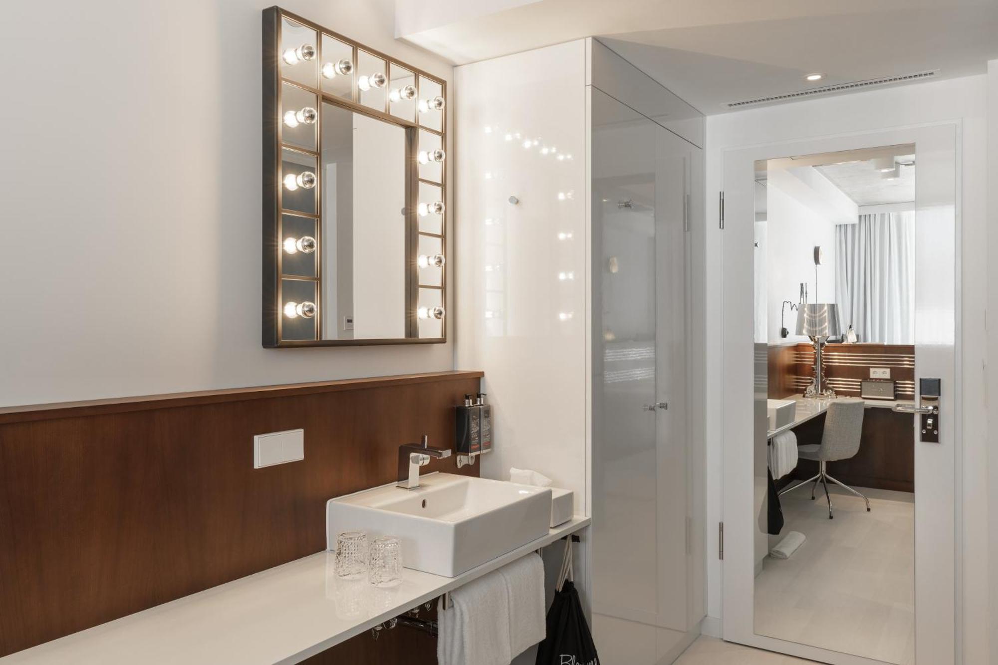 Hotel Ruby Ella 4*