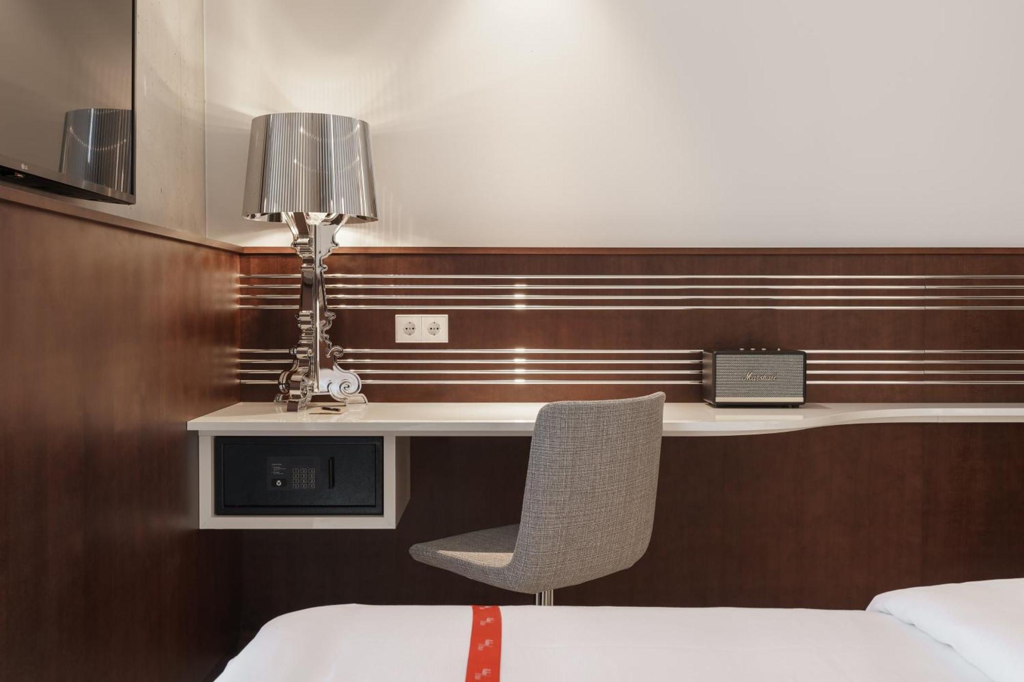 Hotel Ruby Ella Keulen