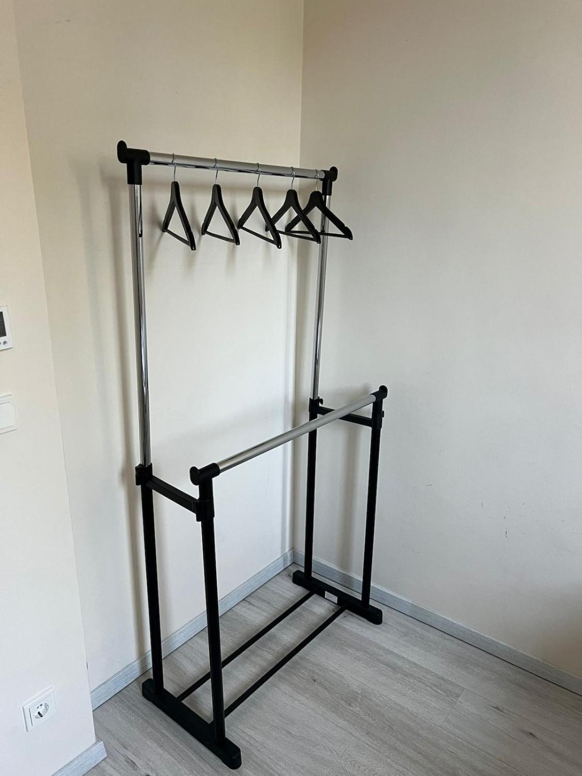 Modern Flat For 3 Guests Near And Transport Cologne