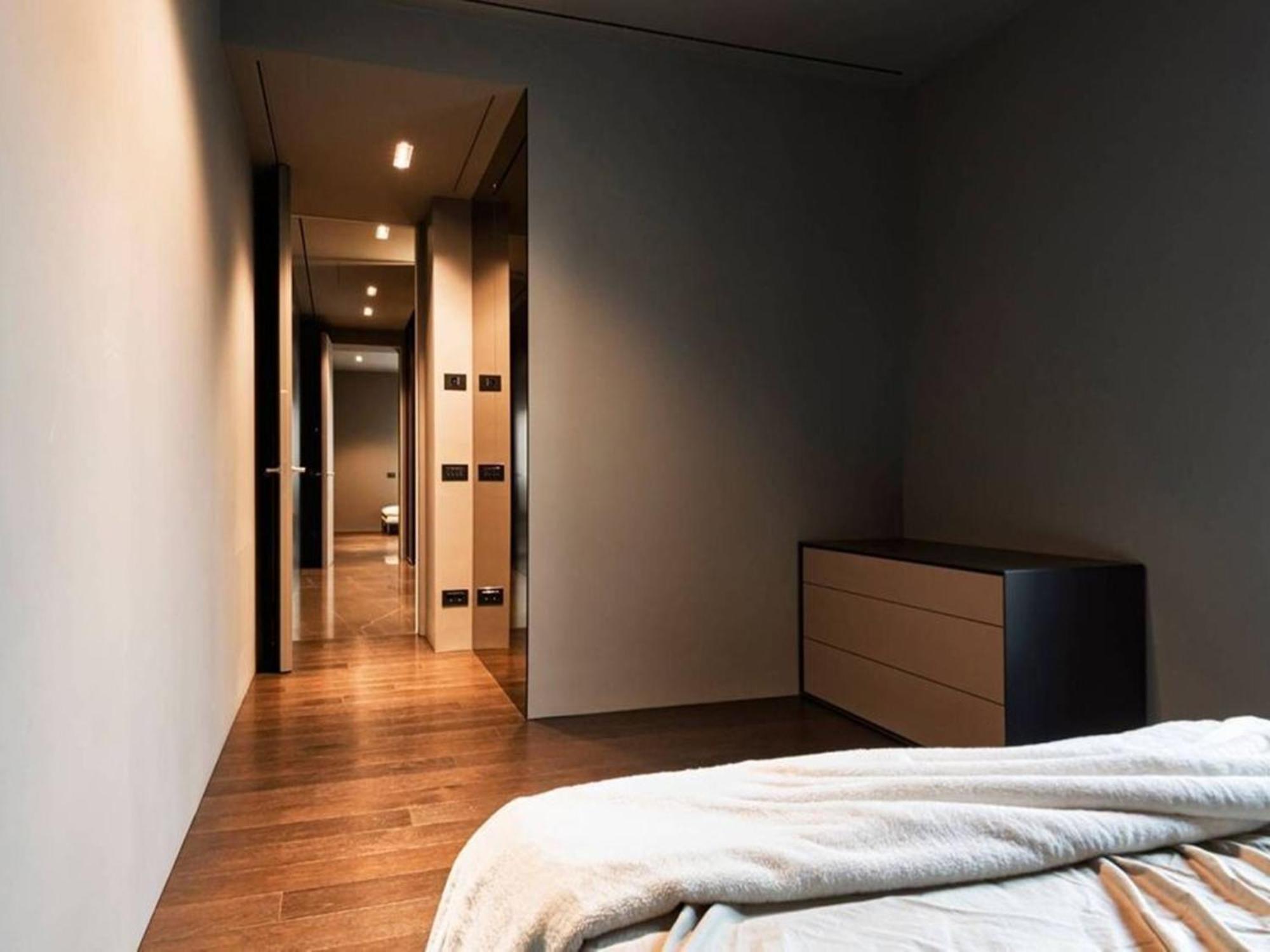 Rhein Crown - A Timeless Above The River Apartment *