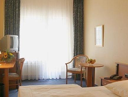 Boulevard Hotel