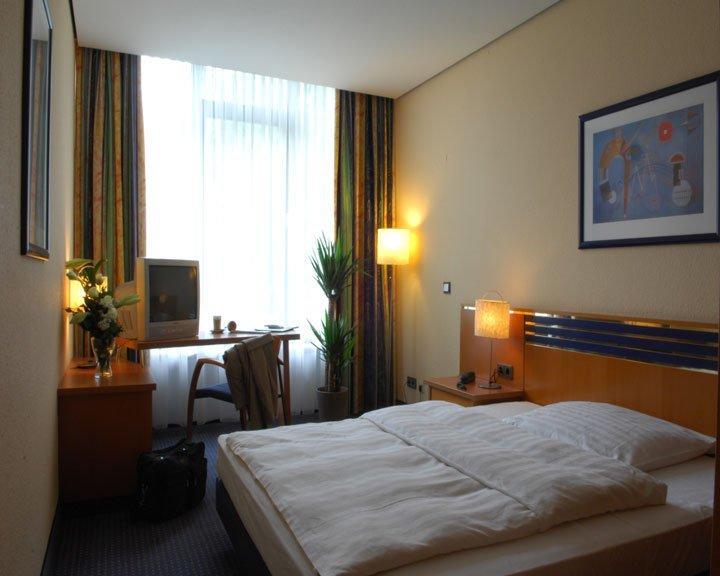 Brucker Sportpark 2* Cologne