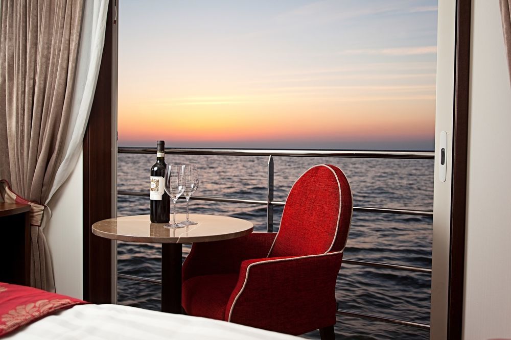 Knm Ms Switzerland Ii - Hotel
