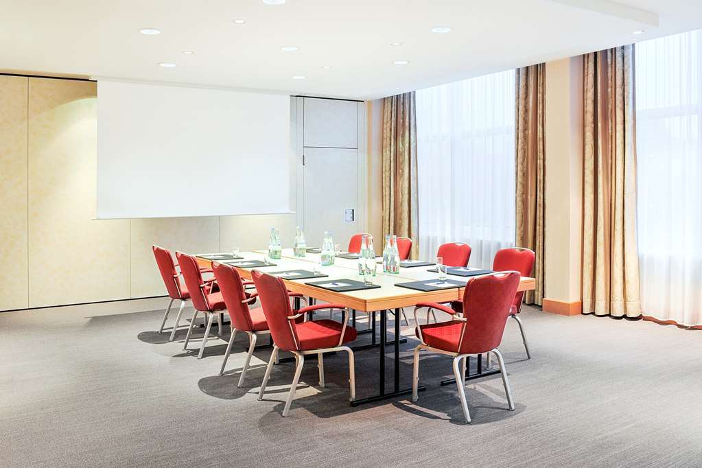 Hotel Nh Collection Mediapark 4*