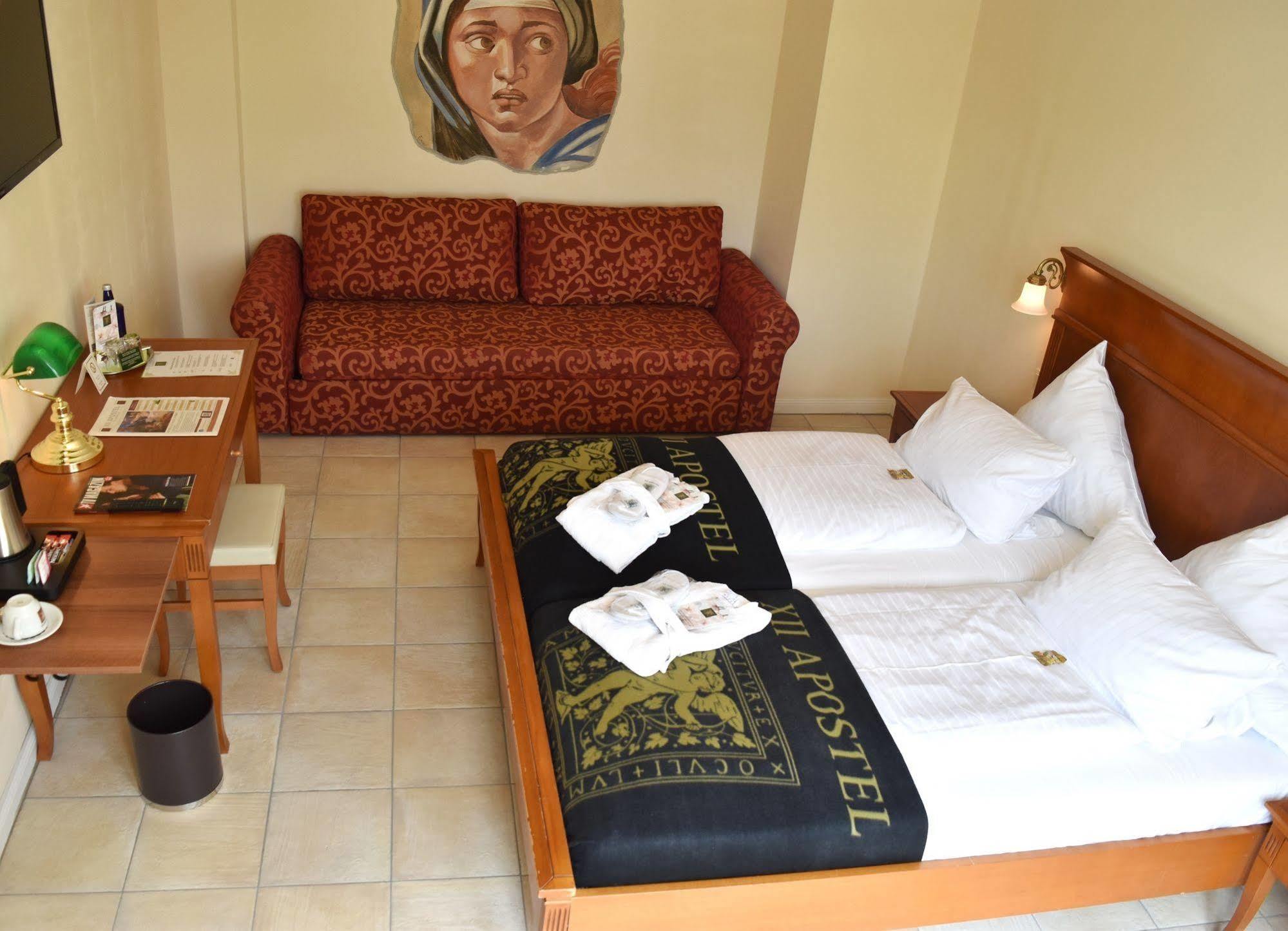 Hotel Xii Apostel 3*