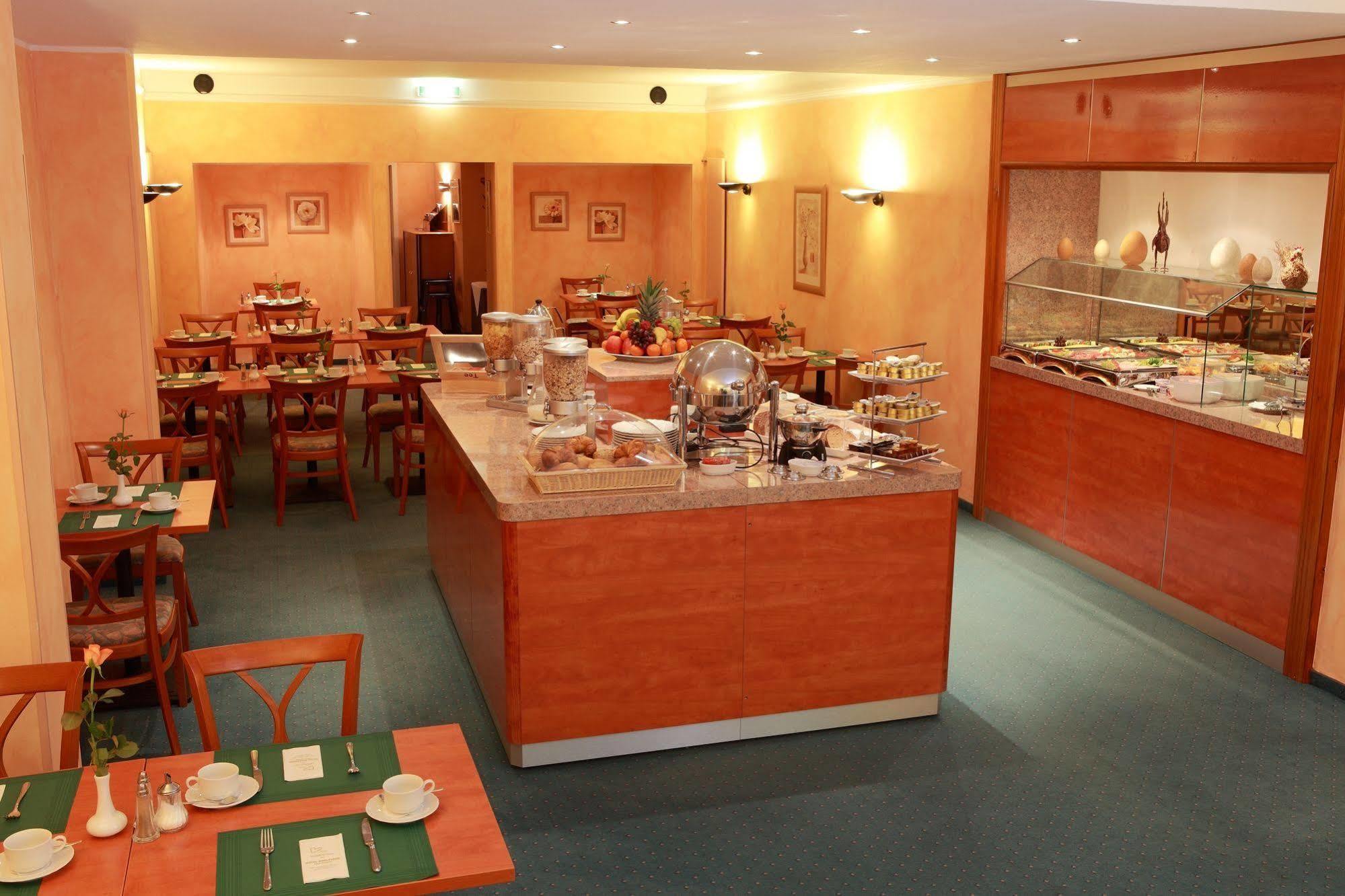 Boulevard Hotel 3*