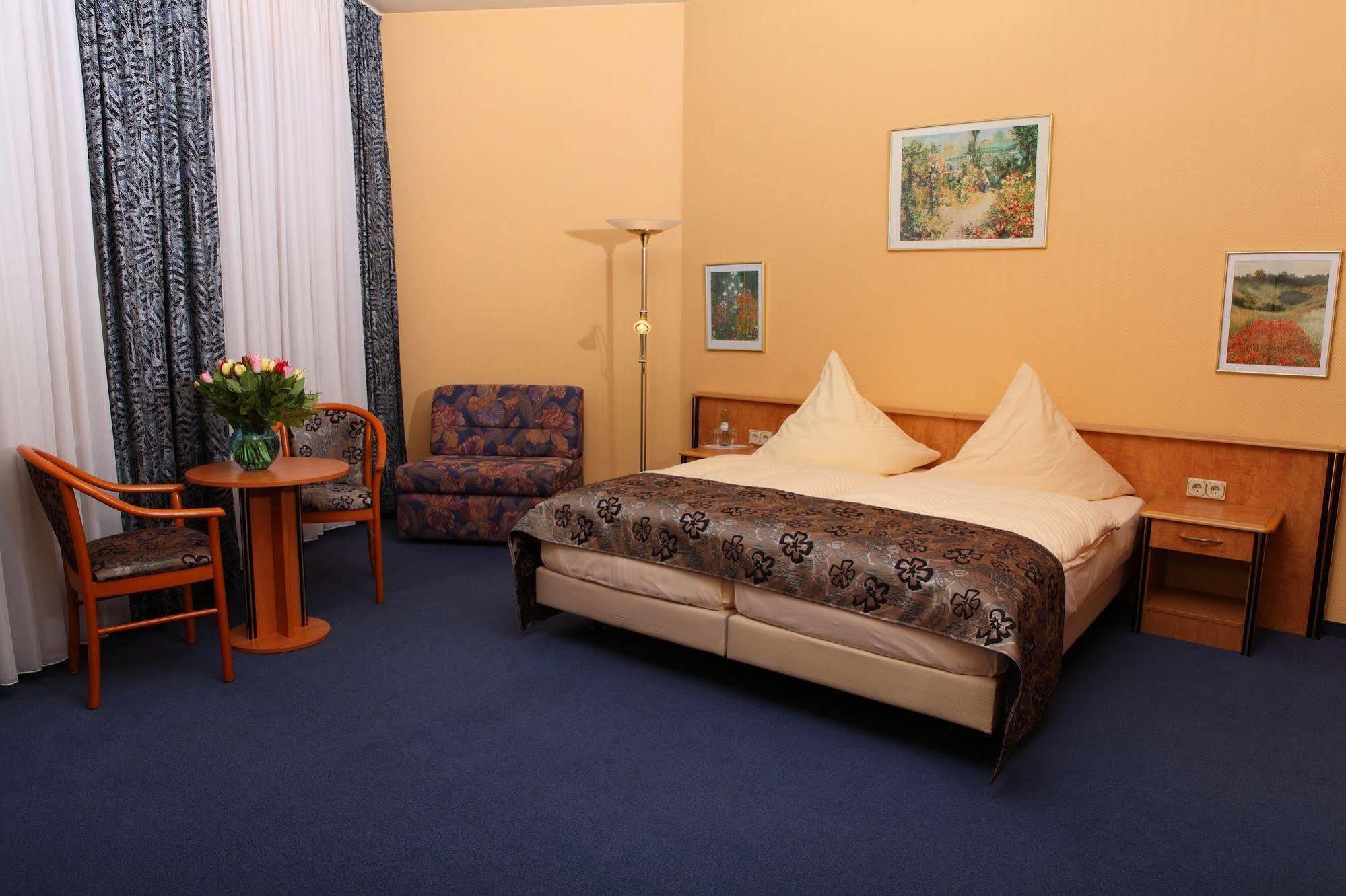 Boulevard Hotel 3*