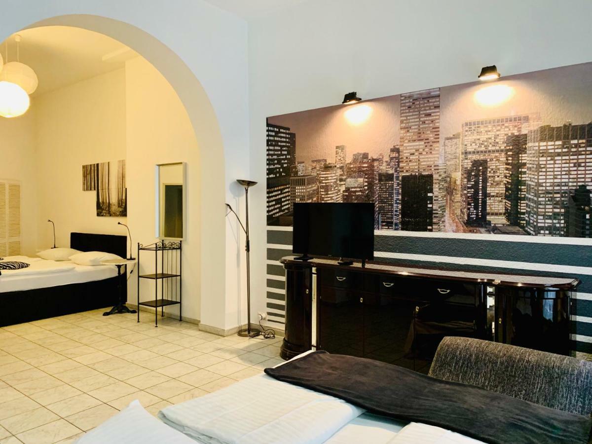 Altstadthotel Hayk Am Rhein 3* Cologne