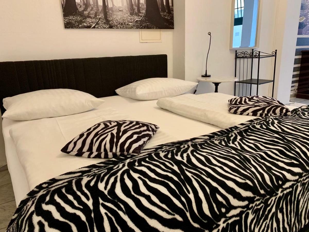 Altstadthotel Hayk Am Rhein Hotel Cologne