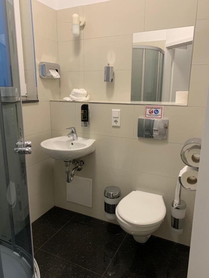 Lovely Studio West 6 *