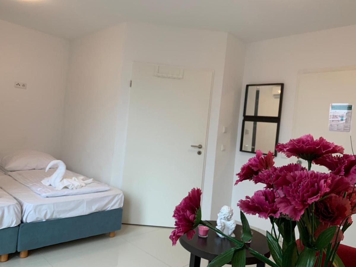 Lovely Studio West 6 Apartment *